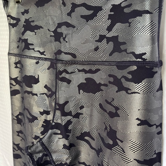 Silver Camo Supreme Hi-Rise 7/8 24” - Picture 2 of 2